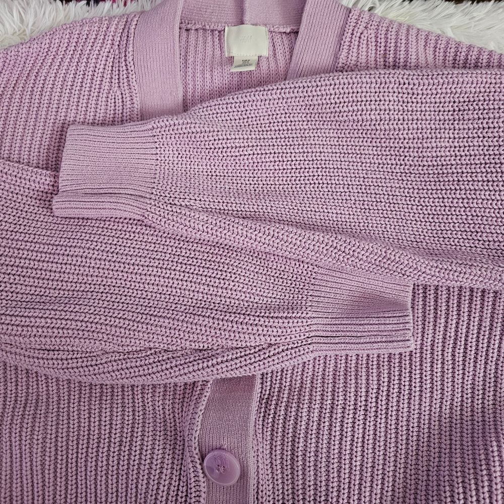 H&M Women's Soft Lavender Knit 3 Button Size Medium Cardigan - Picture 4 of 6